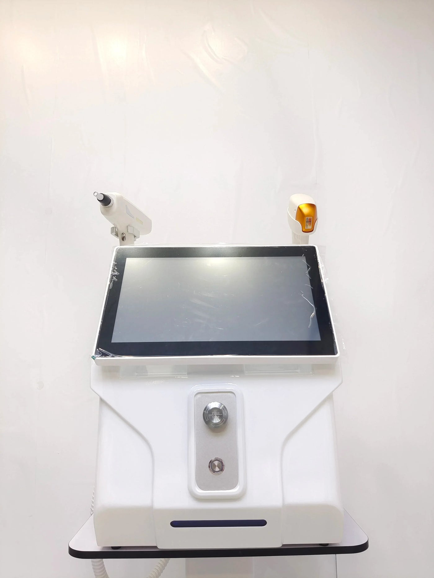 Hair remvoal handle  Germany diode laser hair removal technology is based on the selective kinetics of light and heat. The laser