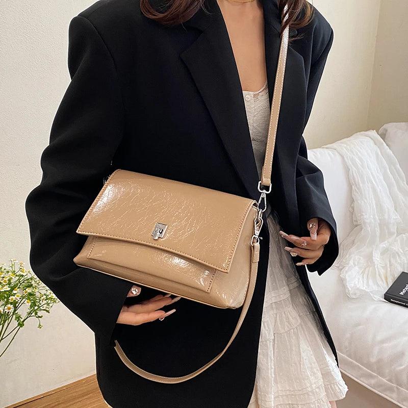 Luxury Brand Handbag For Women In Premium Leather Featuring Elegant Messenger Design And Durable Build