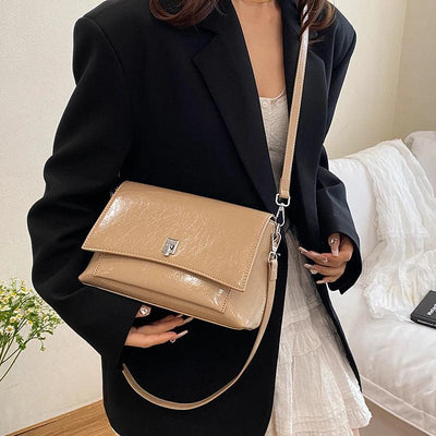 Luxury Brand Handbag For Women In Premium Leather Featuring Elegant Messenger Design And Durable Build