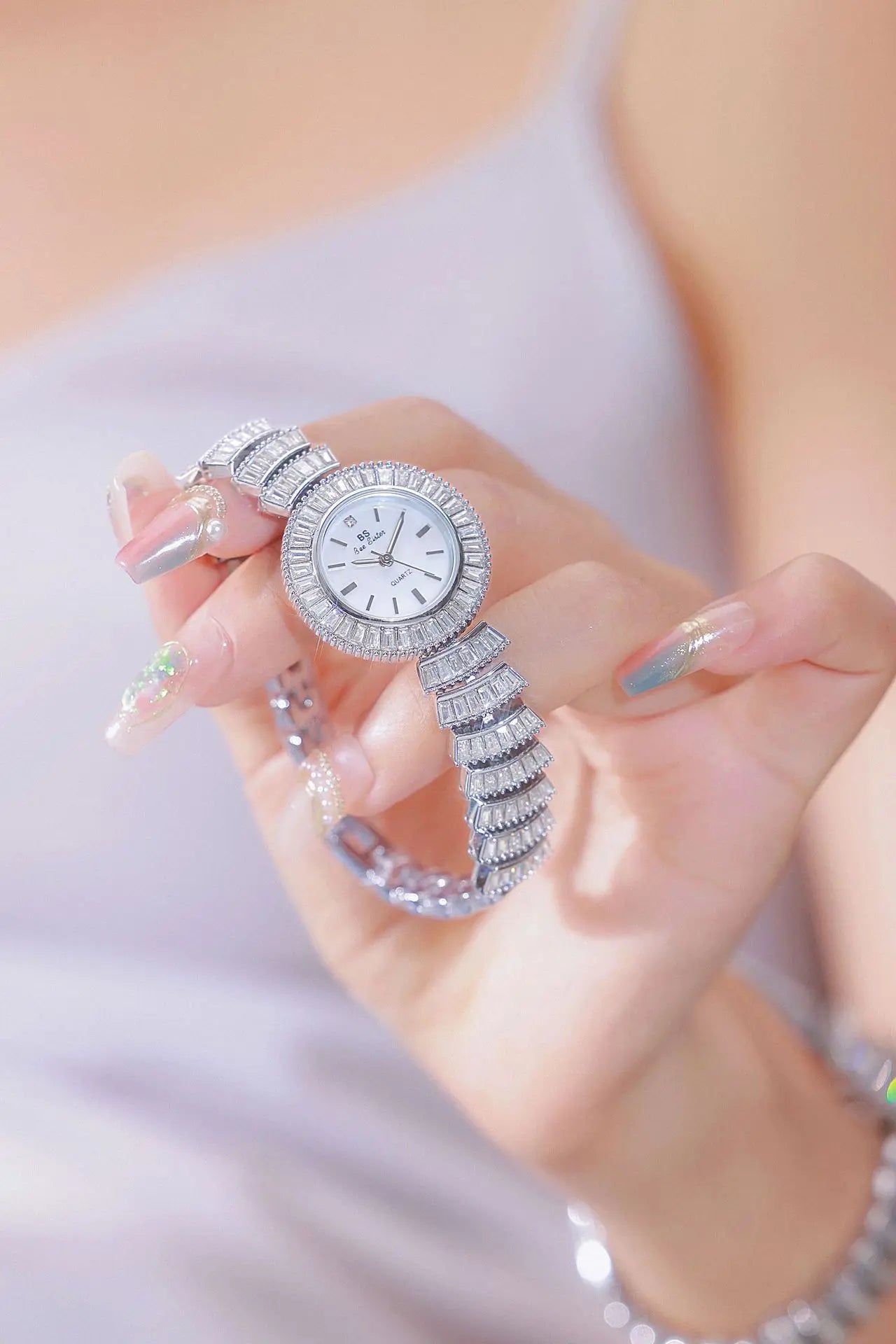 High-end Luxury Woman Watch Full Diamond Gold Silver Bracelet Women Fashion Quartz Wristwatches Ladies Rhinestone Clock