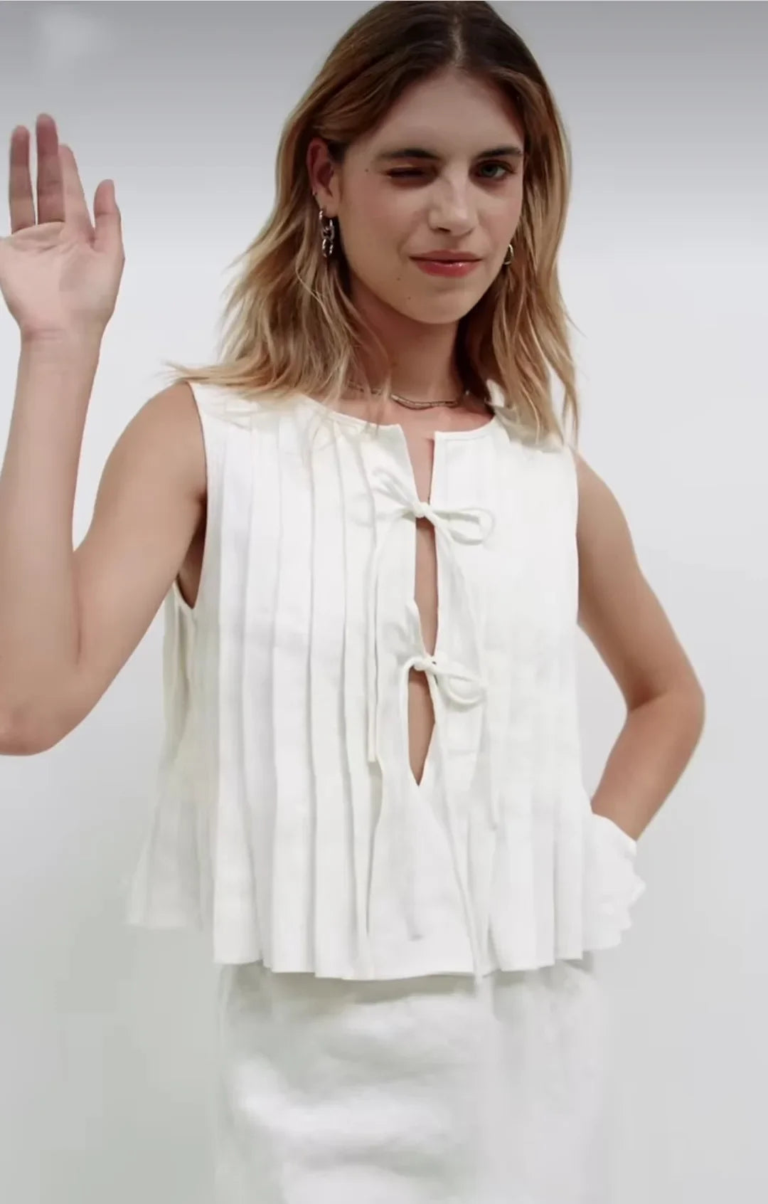 Fashion Bow Lace Up Shirts Women Cotton Linen Hollow Out Sleeveless Pleated Blouses Woman 2025 Summer New Casual Lady White Tops