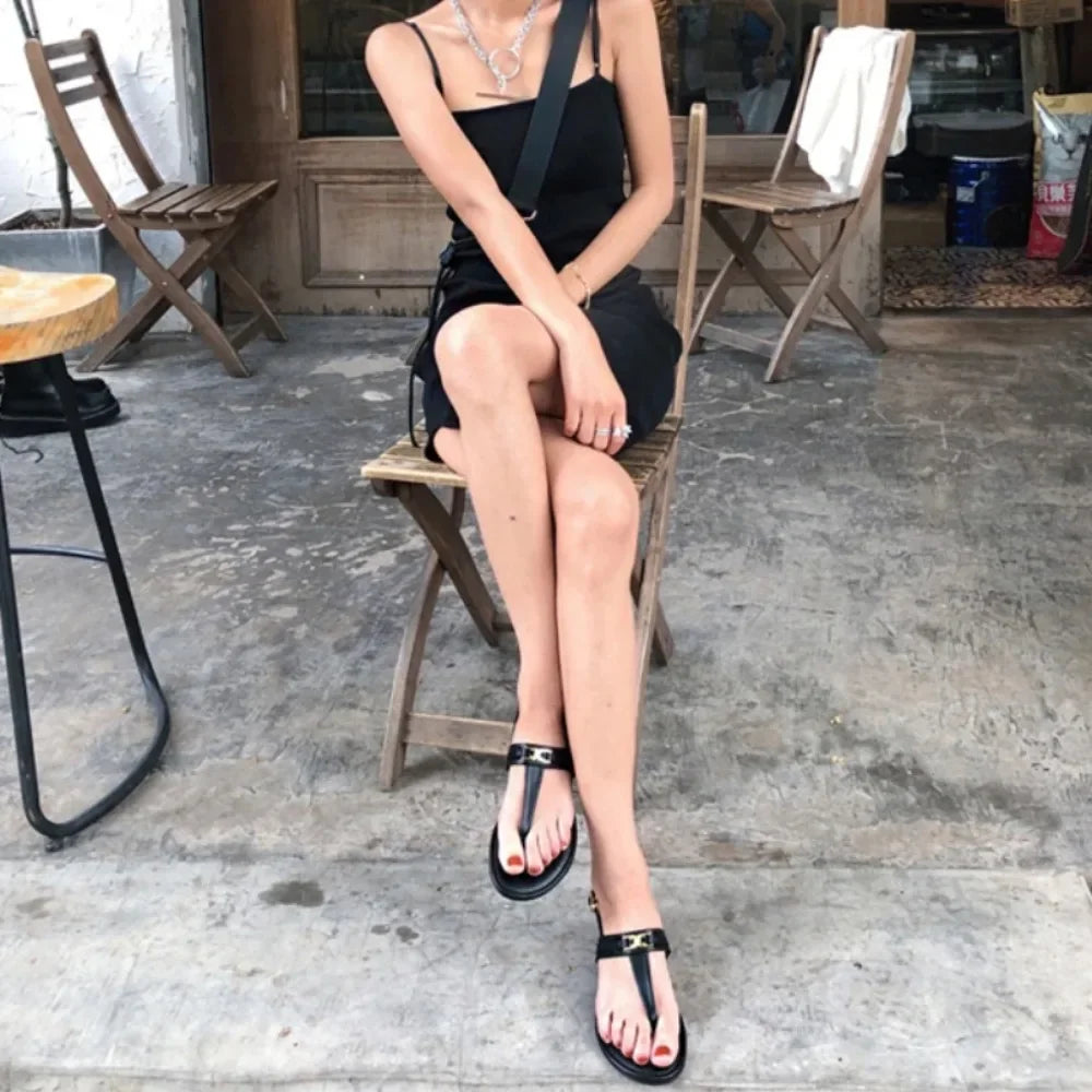 2025 Women's Flip Flops Summer New T Straps Simple Sandals Casual Flat Sandals  flat heel clip toes Roman outside Casual Shoes