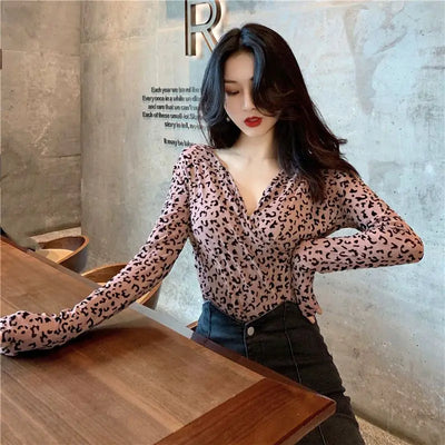 Women's T Shirts 2024 Female Tops Sexy V Neck with Print Clothes Pink Tshirts Y 2k Harajuku Xxl Emo Coquett Fitted Designer Tees