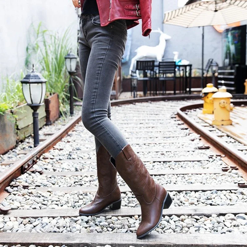 New Women Boots Winter High Top Western Outdoors Cowboy Boots Fashion Ankle Boots Embroidered Printed Casual High Top Shoes 906