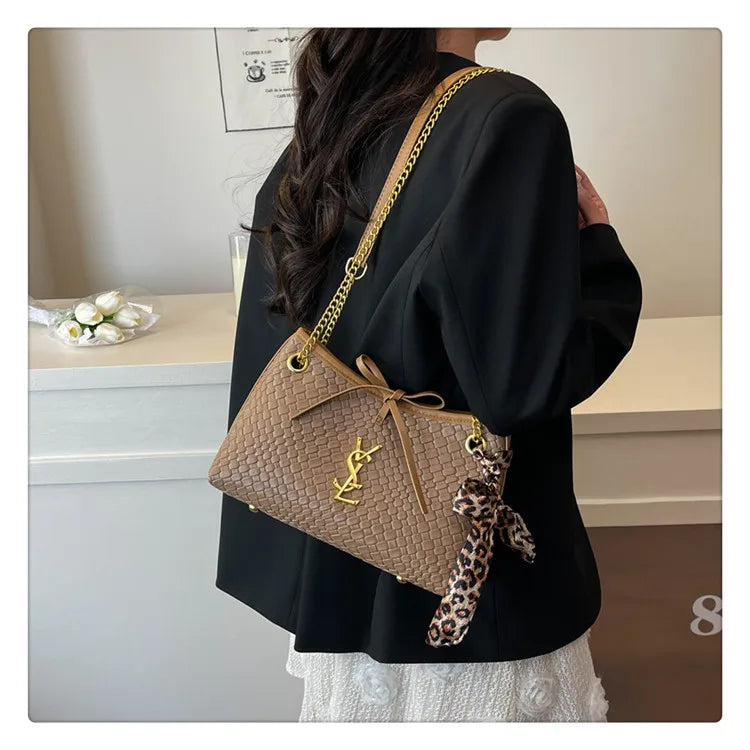 Famous Designer Women's Handbag In Soft Leather, Elegant Crossbody-Bag With Adjustable Strap, Classic Luxury Style
