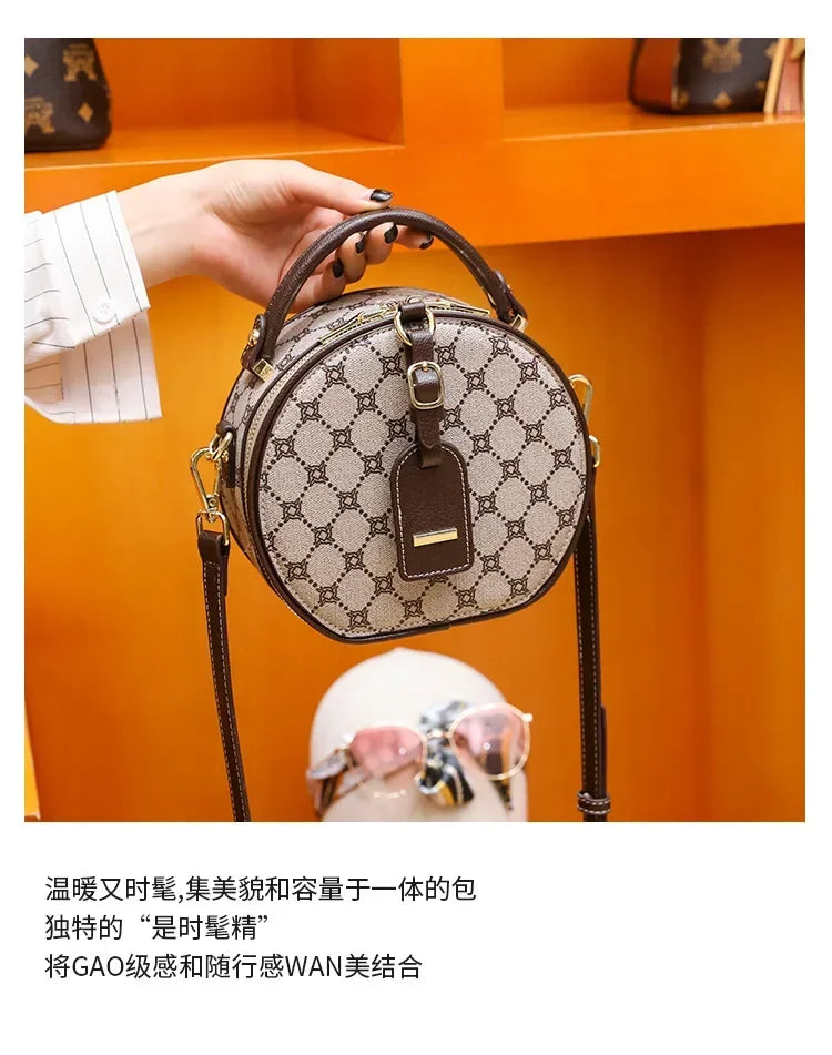 Elegant Handbag For Women In Genuine Leather, Crossbody And Shoulder Bag With Chic Detailing, By Famous Luxury Designer