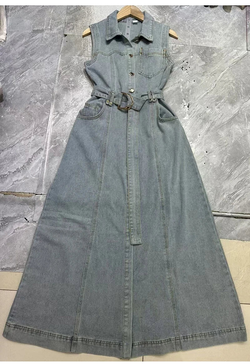 Retro fashion denim dress 2025 summer new elegant sleeveless single-breasted lapel with belt waist A long skirt.