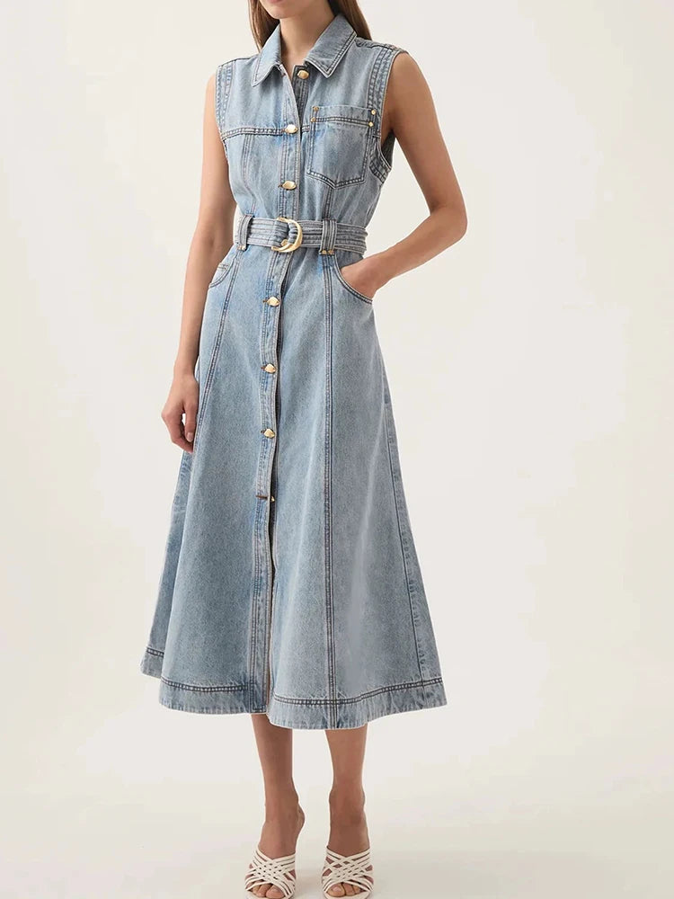 Retro fashion denim dress 2025 summer new elegant sleeveless single-breasted lapel with belt waist A long skirt.