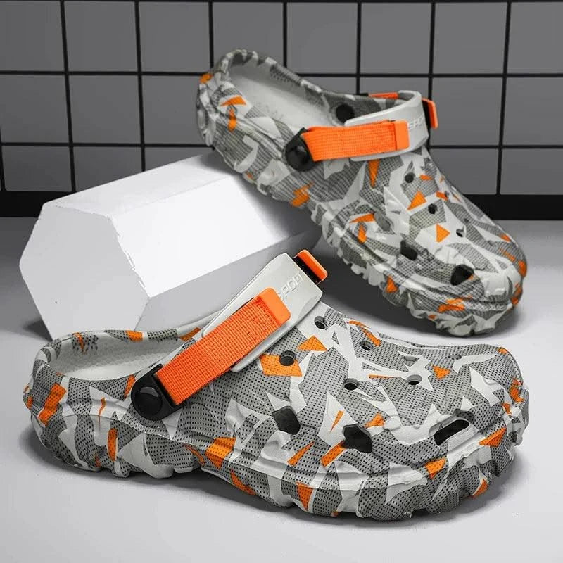 New Men's Clogs Slippers Sandal Men Garden Shoes Flat Camouflage Sandals Male Sneakers Outdoor Flip Flops Home Clogs