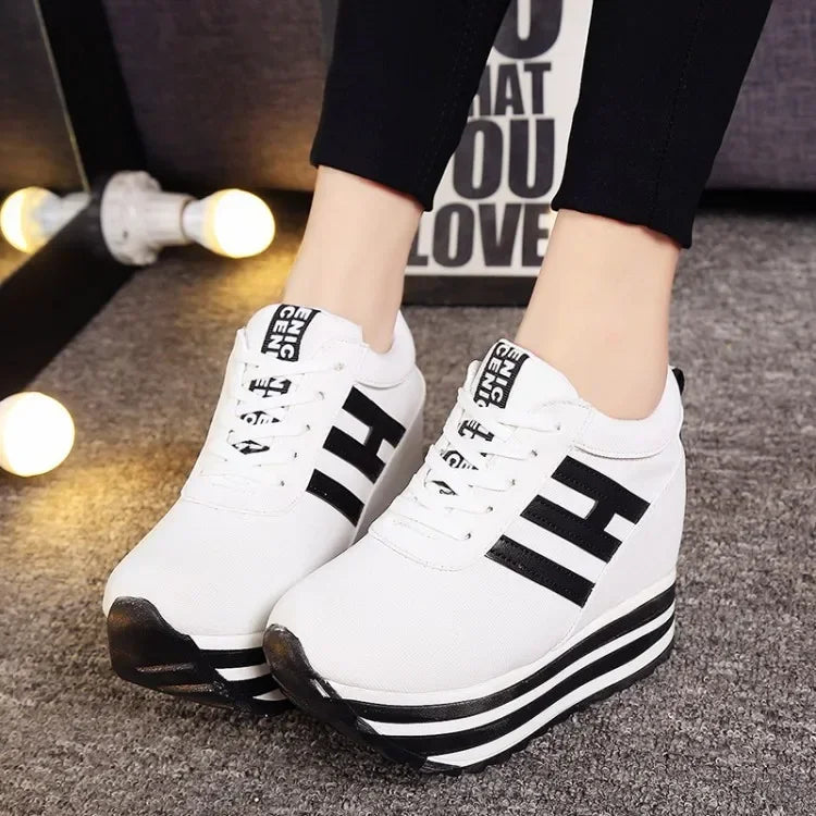 The New Fashion Platform Shoes for Women 2023 Comfortable Non-slip Women Boots Casual Flats Designer Shoes Chunky Sneakers