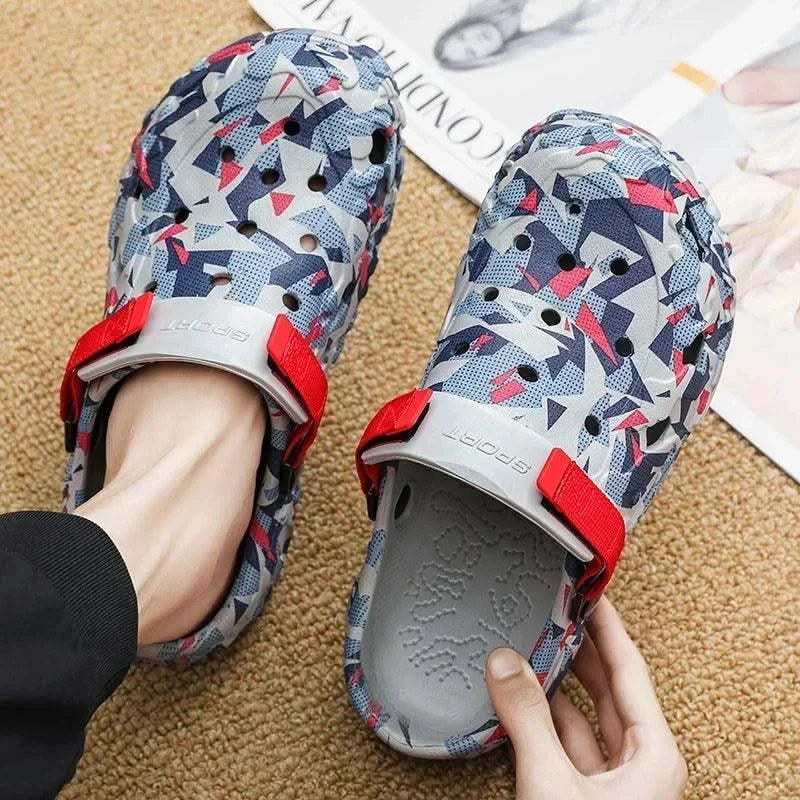 New Men's Clogs Slippers Sandal Men Garden Shoes Flat Camouflage Sandals Male Sneakers Outdoor Flip Flops Home Clogs