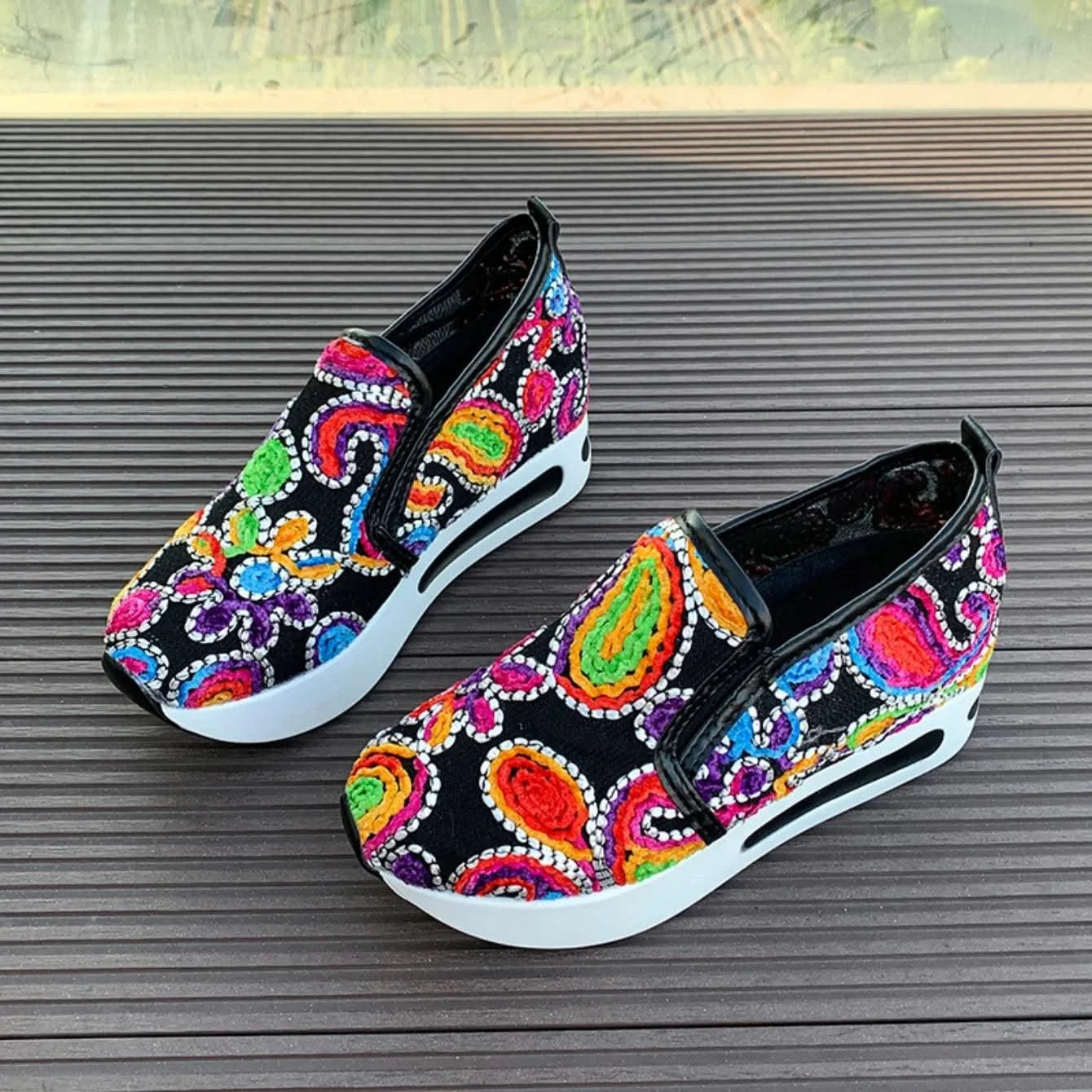 Women's Wedge Shoes New Spring Autumn Fashion Round Toe Floral Pattern Embroidery Mesh Platform Sneakers Increase Height Shoes