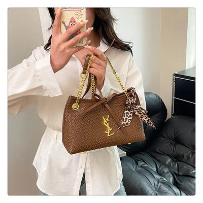 Famous Designer Women's Handbag In Soft Leather, Elegant Crossbody-Bag With Adjustable Strap, Classic Luxury Style