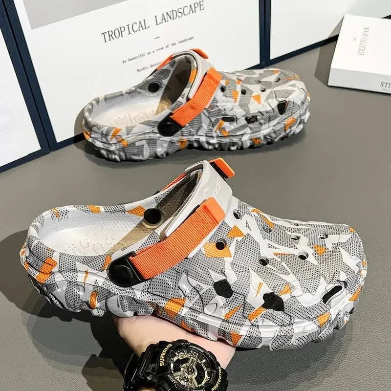 New Men's Clogs Slippers Sandal Men Garden Shoes Flat Camouflage Sandals Male Sneakers Outdoor Flip Flops Home Clogs