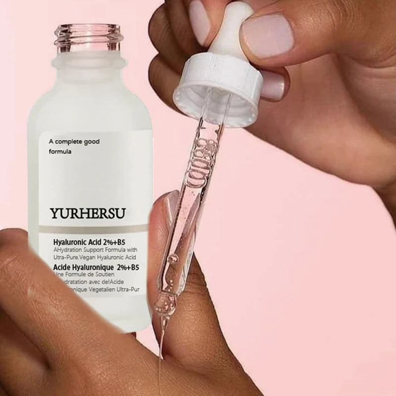 A new era of skin moisturizing, hyaluronic acid high concentration moisturizing and repairing essence