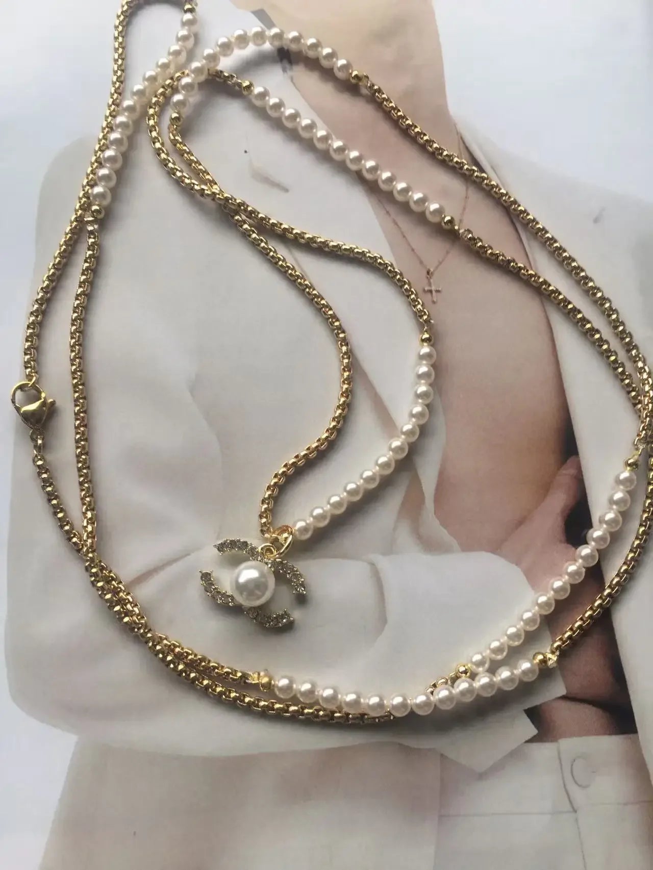 Luxury design necklace 106cm pendant can move freely, can be stacked in single layer or double layer, can be worn in many ways.