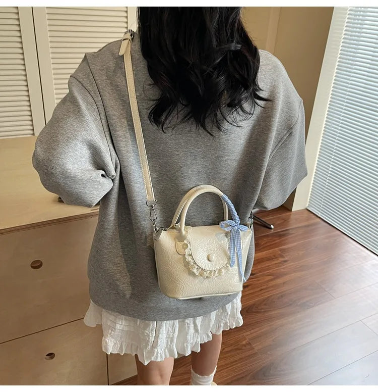 2025 New Designer Hand Carved Shoulder Bag Stylish Textured Crossbody Purse for Women Elegant Handheld Tote Fashionable
