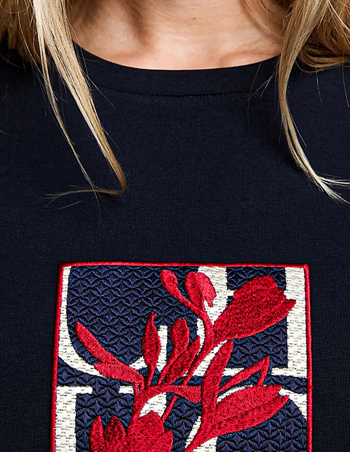 Women's T Shirts Short Sleeve O Neck Casual Flower Embroidery Design Cotton Female Tops Summer Women Tee Tops