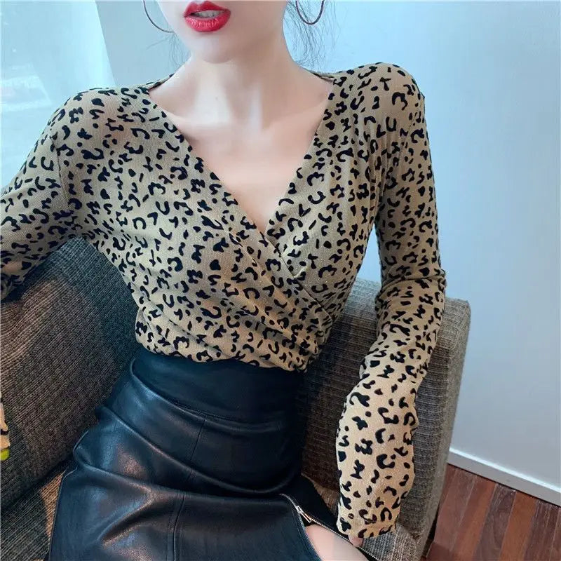 Women's T Shirts 2024 Female Tops Sexy V Neck with Print Clothes Pink Tshirts Y 2k Harajuku Xxl Emo Coquett Fitted Designer Tees