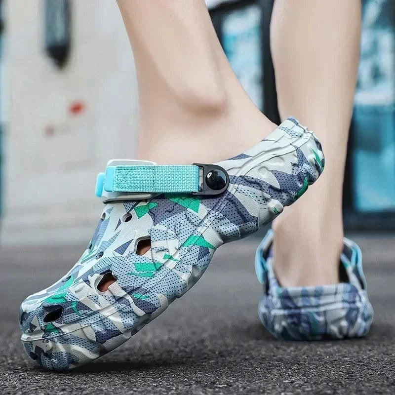 New Men's Clogs Slippers Sandal Men Garden Shoes Flat Camouflage Sandals Male Sneakers Outdoor Flip Flops Home Clogs