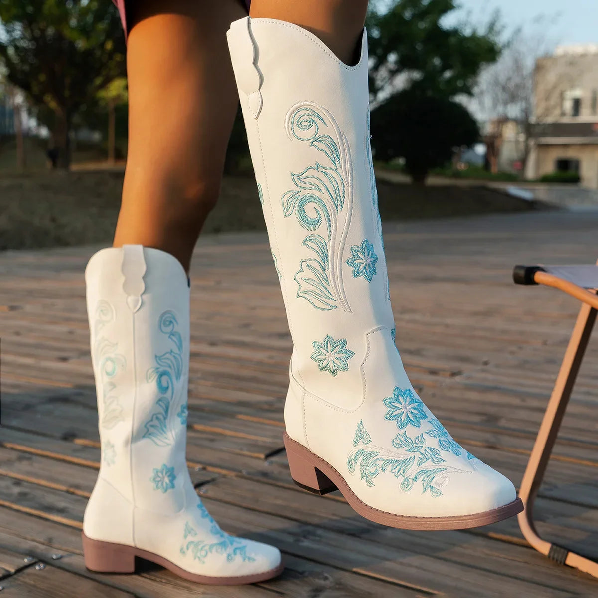 Women's Boots  New Embroidered Long Tube Boots Low Heel Calf Waterproof Cold Resistant Comfort Fashion Knight Boots