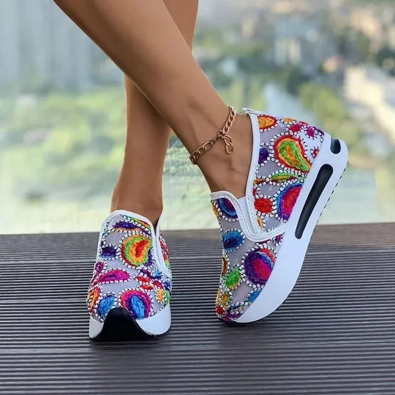 Women's Wedge Shoes New Spring Autumn Fashion Round Toe Floral Pattern Embroidery Mesh Platform Sneakers Increase Height Shoes
