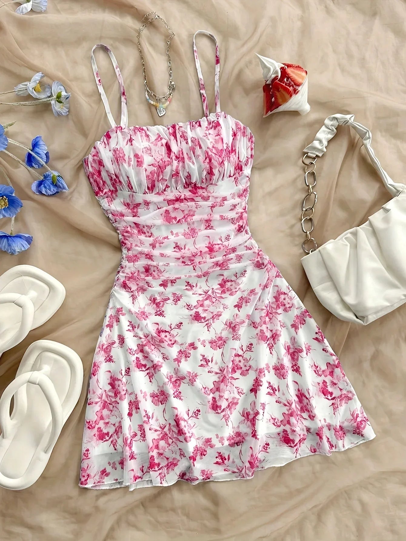Women Summer Dresses 2025 New Sexy and Fashion Dress Romantic Field Simple Simple Elegant Dress