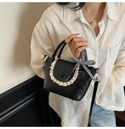 2025 New Designer Hand Carved Shoulder Bag Stylish Textured Crossbody Purse for Women Elegant Handheld Tote Fashionable