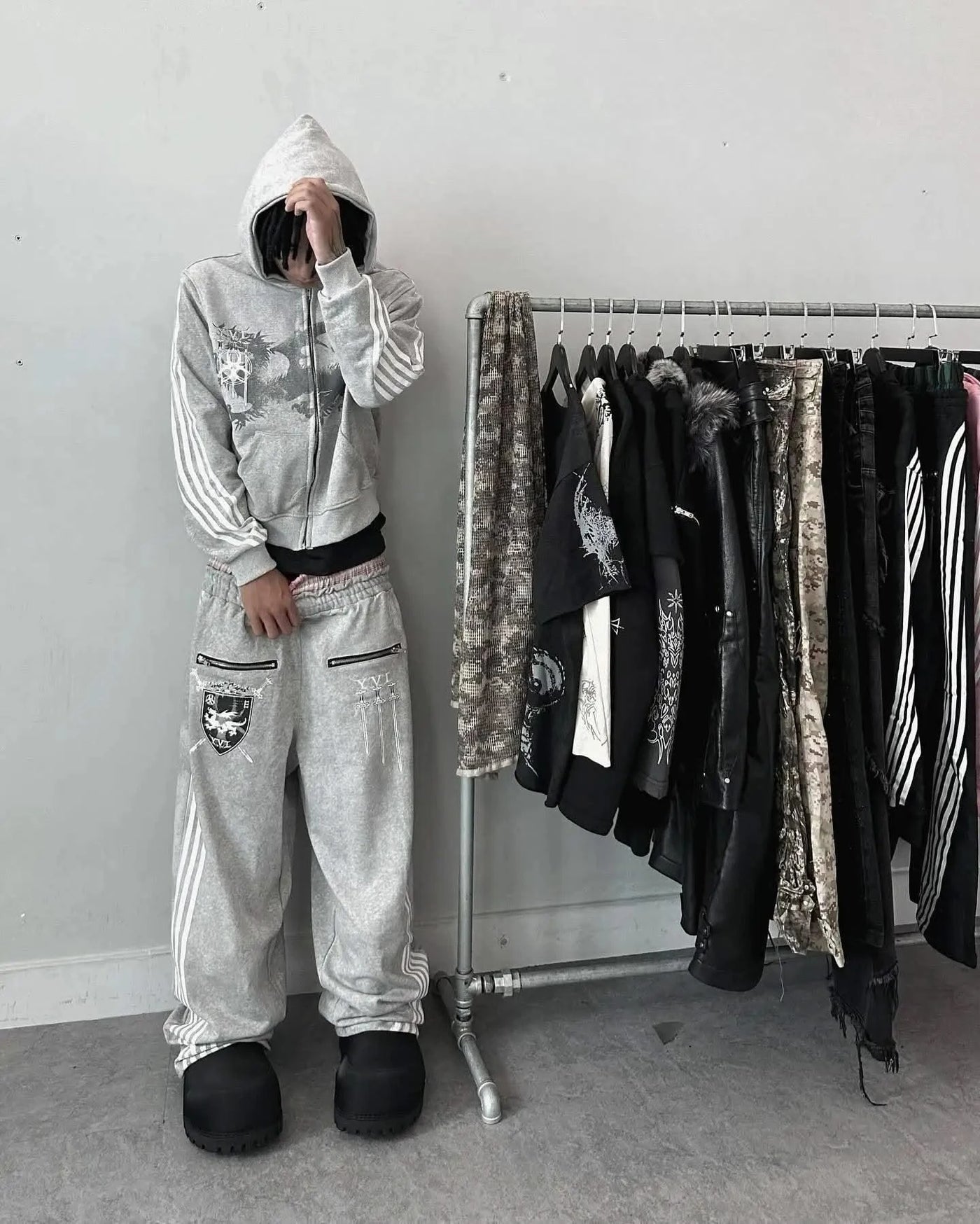 Sexy European and American printed striped hooded sweatshirt with zipper, pink men's and women's sports loose sweatshirt jacket