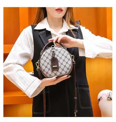 Elegant Handbag For Women In Genuine Leather, Crossbody And Shoulder Bag With Chic Detailing, By Famous Luxury Designer
