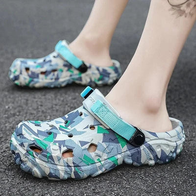 New Men's Clogs Slippers Sandal Men Garden Shoes Flat Camouflage Sandals Male Sneakers Outdoor Flip Flops Home Clogs