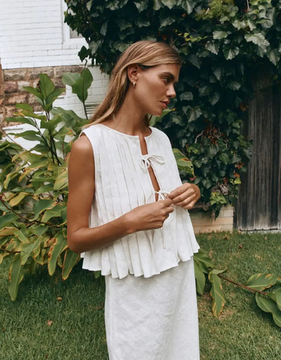 Fashion Bow Lace Up Shirts Women Cotton Linen Hollow Out Sleeveless Pleated Blouses Woman 2025 Summer New Casual Lady White Tops