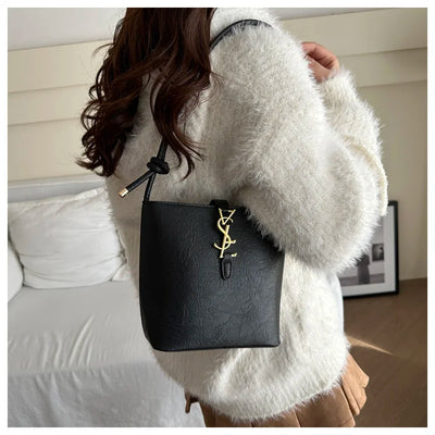 Limited edition designer handbag for ladies, 2025 new style tote bag with light luxury and unique high-end style crossbody bag