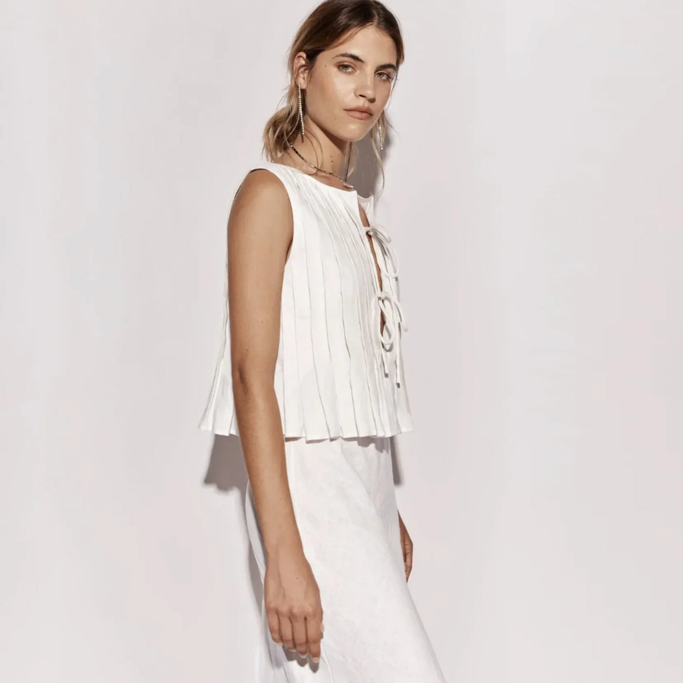 Fashion Bow Lace Up Shirts Women Cotton Linen Hollow Out Sleeveless Pleated Blouses Woman 2025 Summer New Casual Lady White Tops