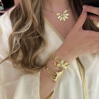 PRISCA | Luxury Designer Woman Flower Bracelet. Stainless Steel.Banquet Party Charms. Retro. New Collection 2024