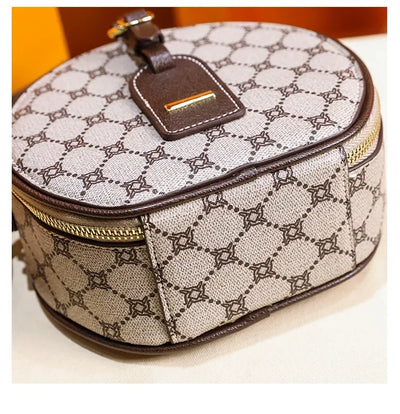 Elegant Handbag For Women In Genuine Leather, Crossbody And Shoulder Bag With Chic Detailing, By Famous Luxury Designer