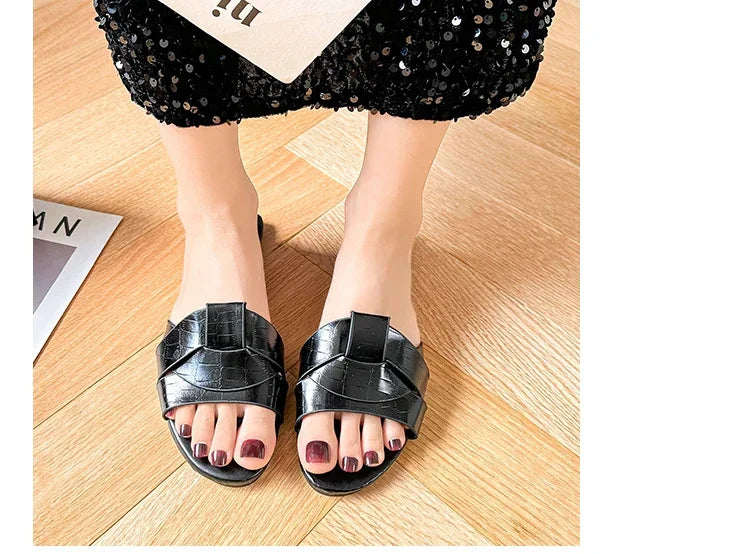 Designer Woman Flat Slippers 2025 Luxury Designer Sandals Casual Bottom Slippers Summer Women Sandals New Shoes for Women