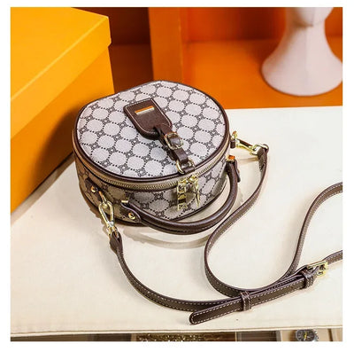 Elegant Handbag For Women In Genuine Leather, Crossbody And Shoulder Bag With Chic Detailing, By Famous Luxury Designer