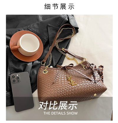 Famous Designer Women's Handbag In Soft Leather, Elegant Crossbody-Bag With Adjustable Strap, Classic Luxury Style