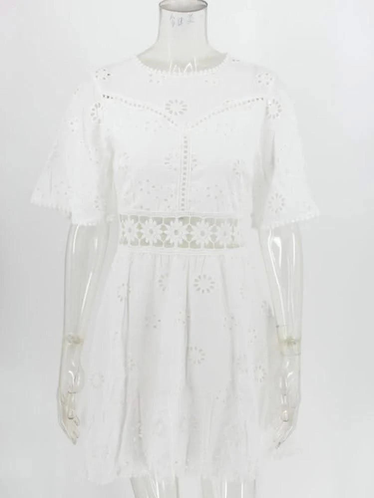 Fashion Summer Women White Dress Casual Backless Mini Dresses Hollow Out Floral Embroidery Cotton Party Dress New Robe 18504