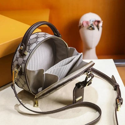 Elegant Handbag For Women In Genuine Leather, Crossbody And Shoulder Bag With Chic Detailing, By Famous Luxury Designer