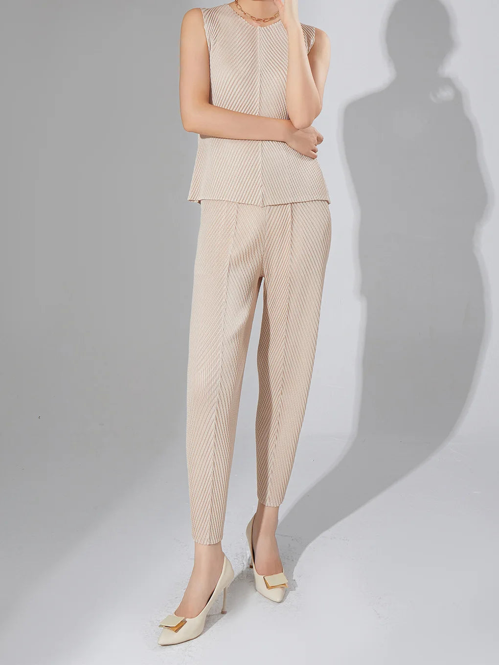Hot Selling Pants for Women Niche Design Fish Scale Pleats Elastic Waist Fashionable and Versatile Nine-point Miyake Casual
