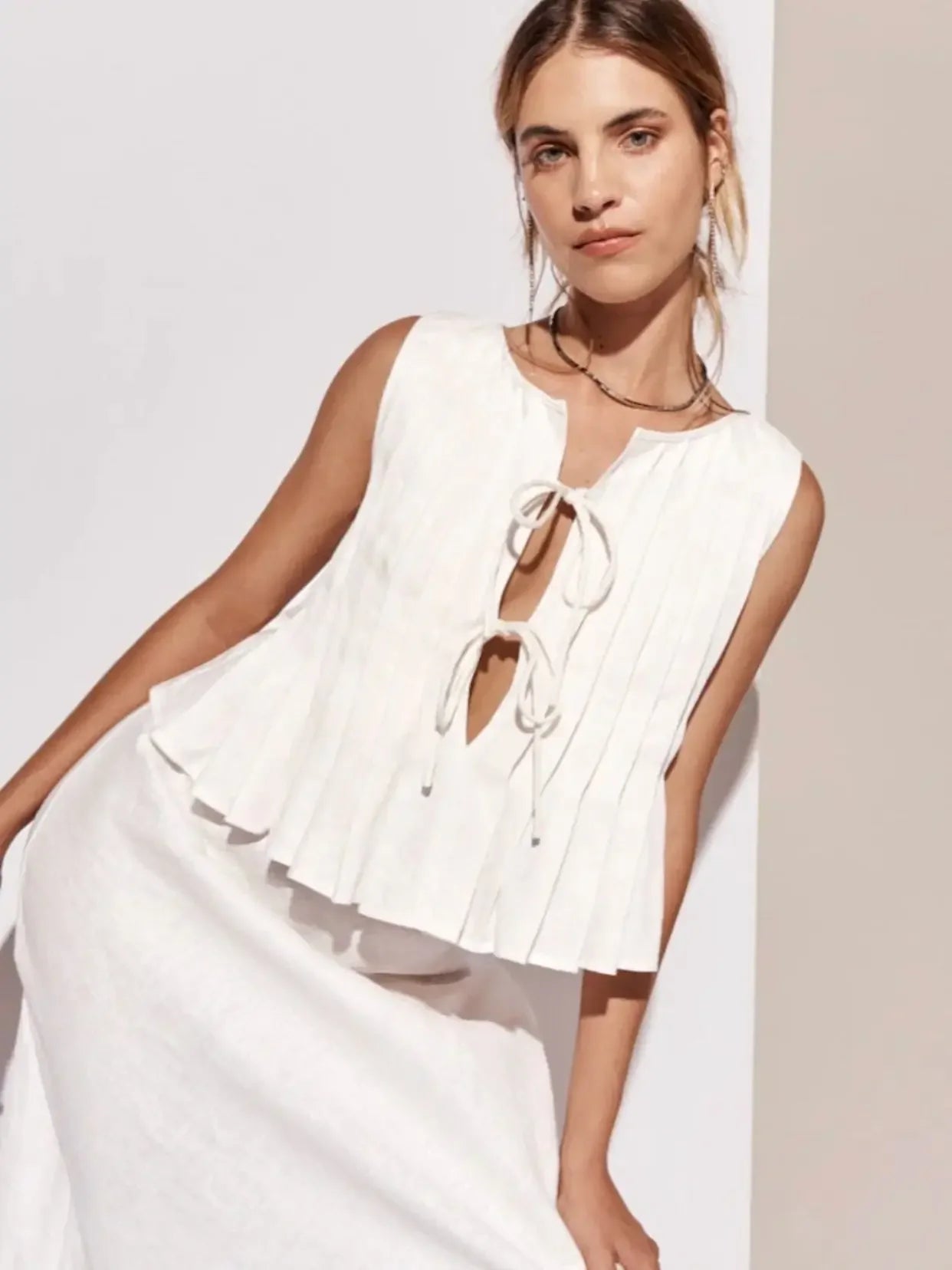 Fashion Bow Lace Up Shirts Women Cotton Linen Hollow Out Sleeveless Pleated Blouses Woman 2025 Summer New Casual Lady White Tops