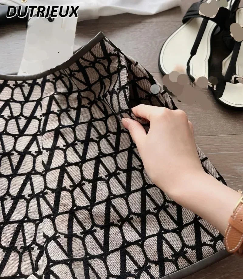 2024 Summer New Slim Fit Waist Slimming Jacquard Ladies Casual Shorts Female High Waist Package Hip Hot Pants for Women
