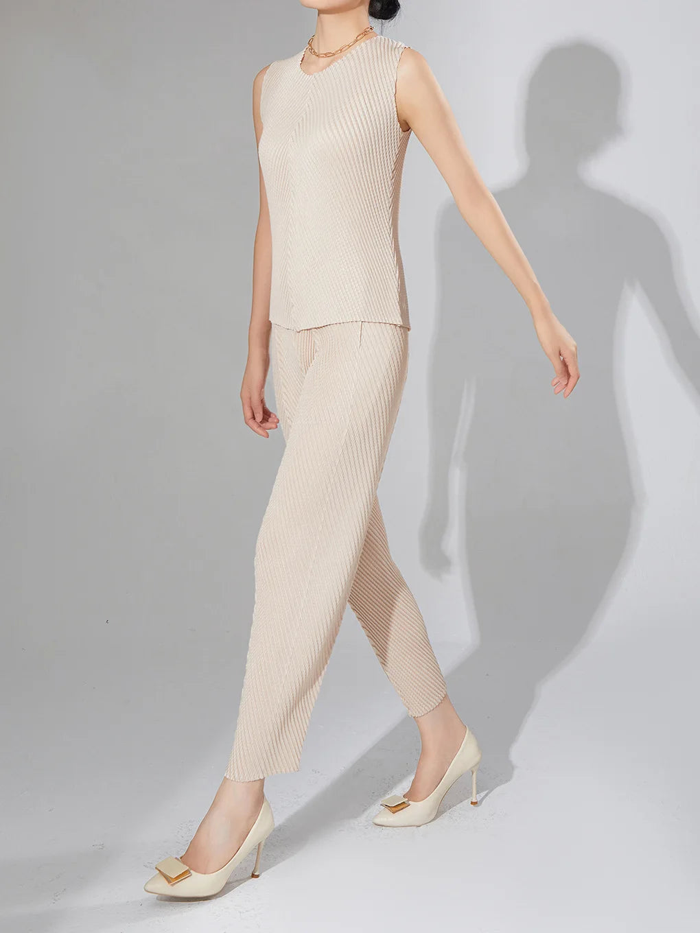 Hot Selling Pants for Women Niche Design Fish Scale Pleats Elastic Waist Fashionable and Versatile Nine-point Miyake Casual