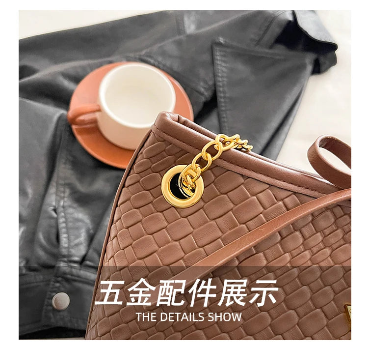 Famous Designer Women's Handbag In Soft Leather, Elegant Crossbody-Bag With Adjustable Strap, Classic Luxury Style