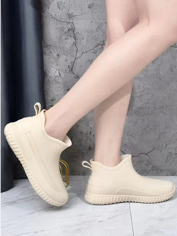 Women's Rain Boots Are Fashionable, Lightweight, Thick Soled, Wear-resistant, Rainproof, and Slip Resistant When Worn Externally