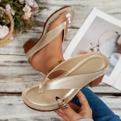 Women's Flip Flops with European American Style, Wide Toe, Thick Heel Stylish Sandals for Outdoor Wear Versatile Beach Slippers