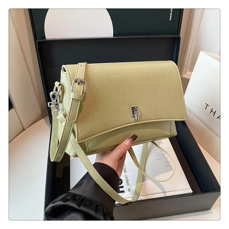 Luxury Brand Handbag For Women In Premium Leather Featuring Elegant Messenger Design And Durable Build