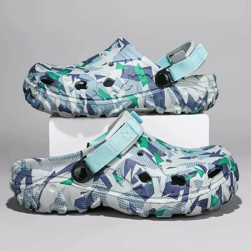 New Men's Clogs Slippers Sandal Men Garden Shoes Flat Camouflage Sandals Male Sneakers Outdoor Flip Flops Home Clogs